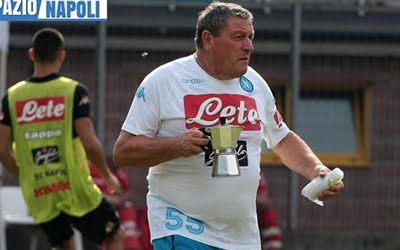 Treba vam dres, kafa ili dobra zabava – pozovite Tomasa, najdugovečnijeg radnika Napolija!